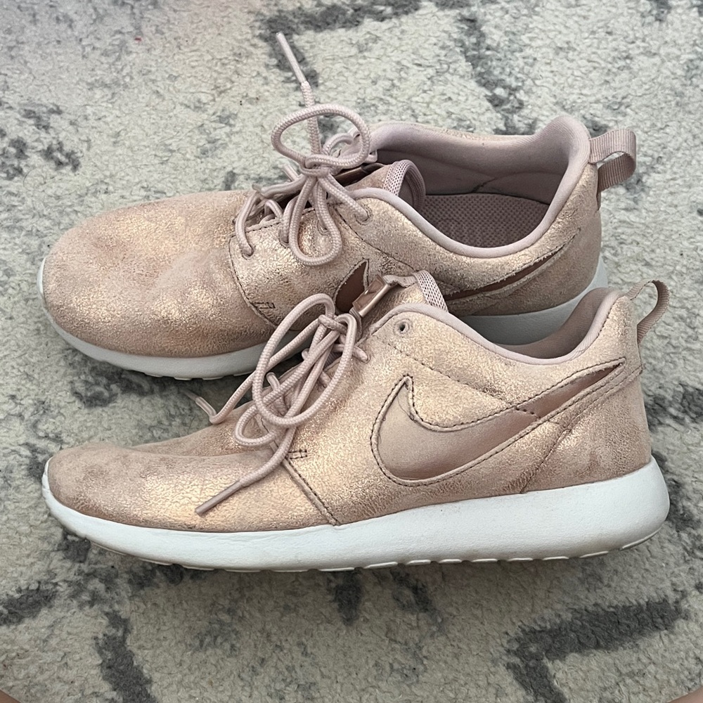Nike Metallic Pink Sneakers
